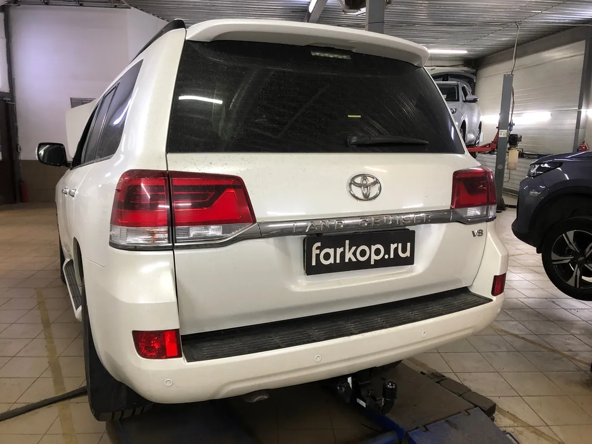 Фаркоп Steinhof для Toyota Land Cruiser J200 2008- T-172 в Екатеринбург Фаркоп Steinhof для Toyota Land Cruiser J200 2008- T-172 в Екатеринбург